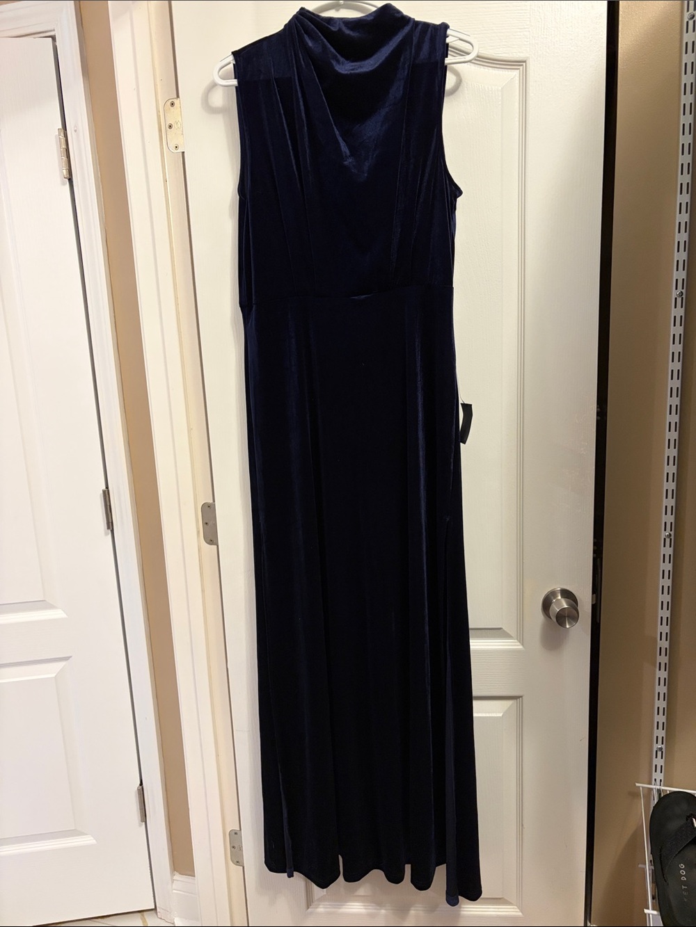 Lulu's Sleeveless Velvet Maxi Dress in Navy